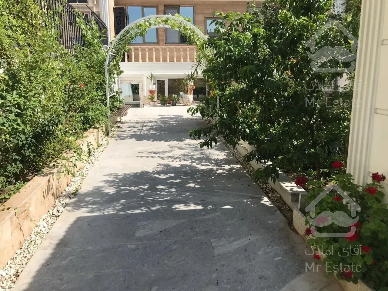 اجاره واحد اداری ۱۶۵ متری ۴ خواب