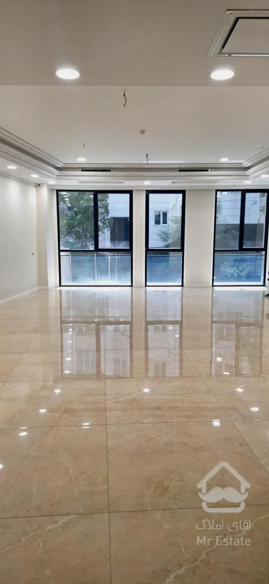 ۱۸۰متر نوساز مدرن کامرانیه فول مشاعات ۲پارکینگ