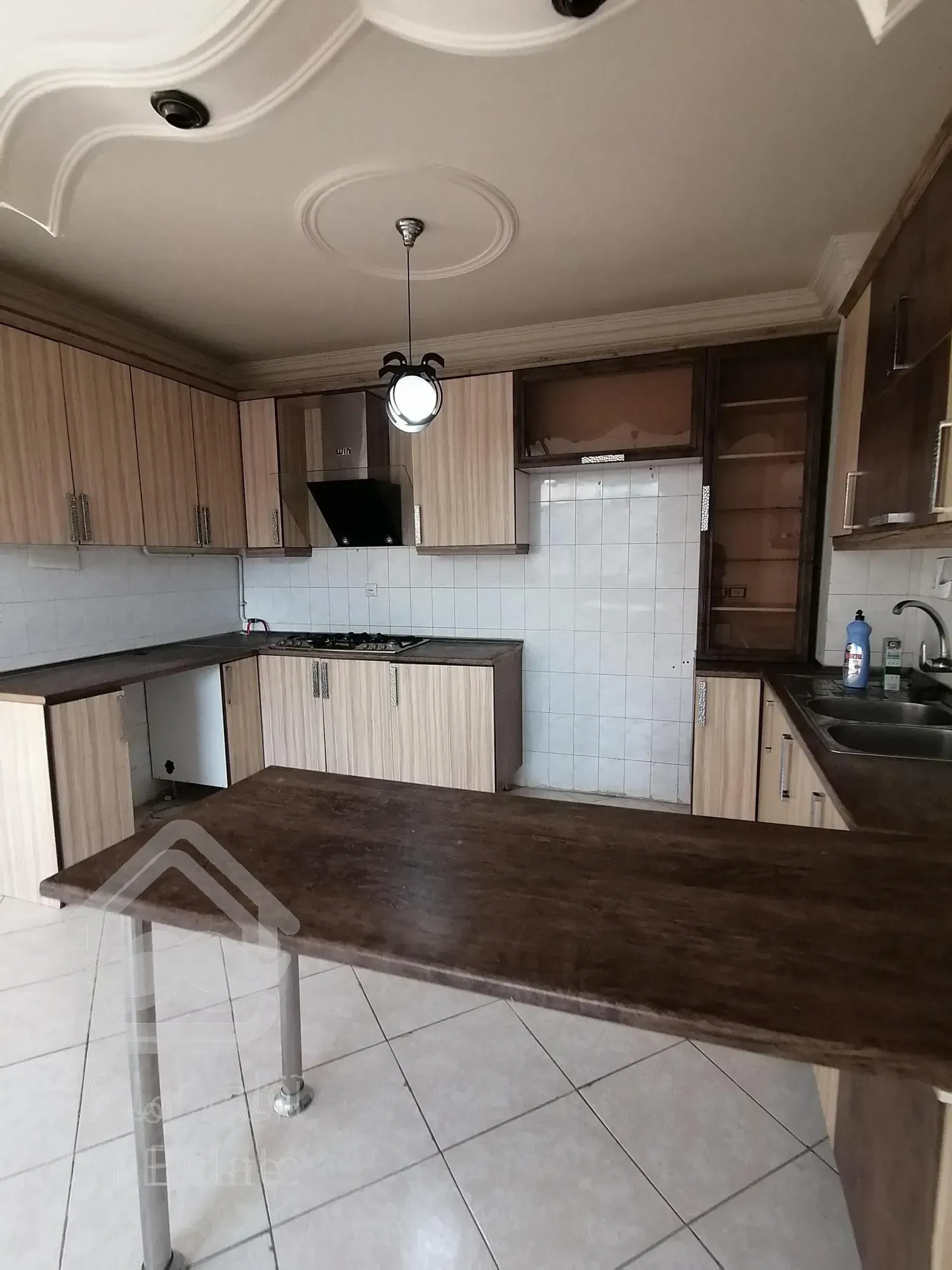 100 متر، دو خواب فردوس غرب