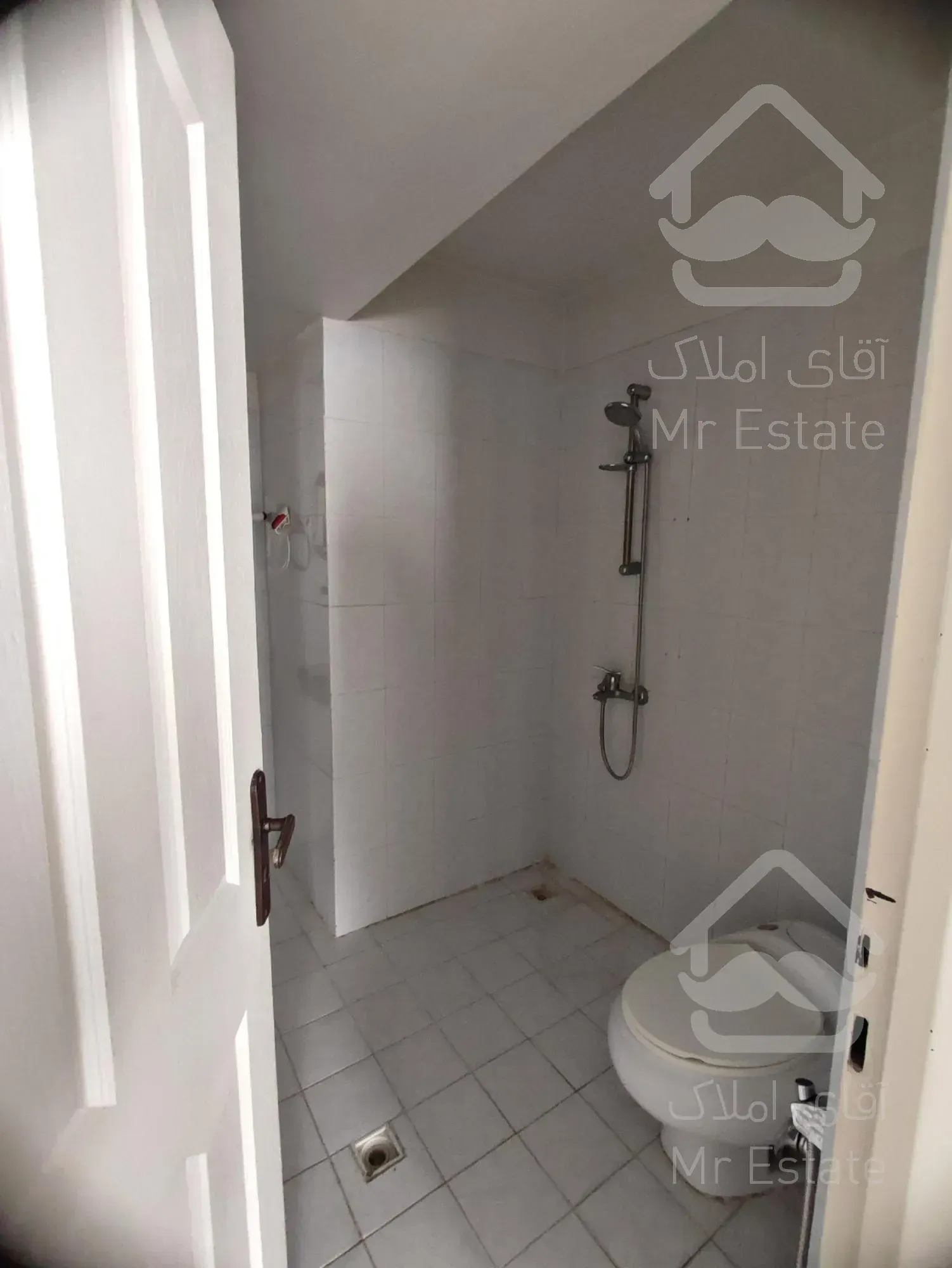 رهن و اجاره آپارتمان 150 متری در چیتگر با ویو دریاچه