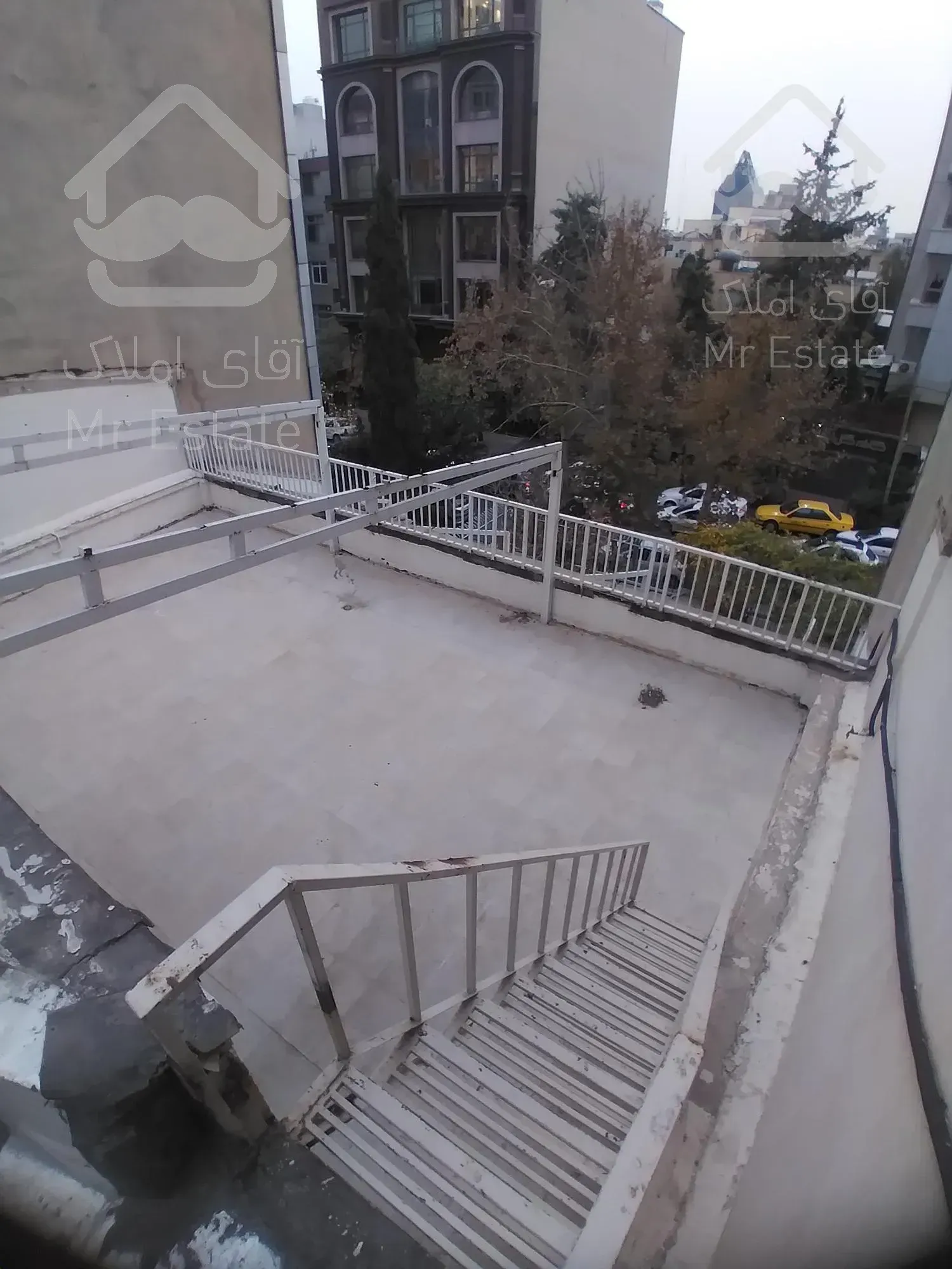 ۴۰۰ متر زیربنا  ویلایی