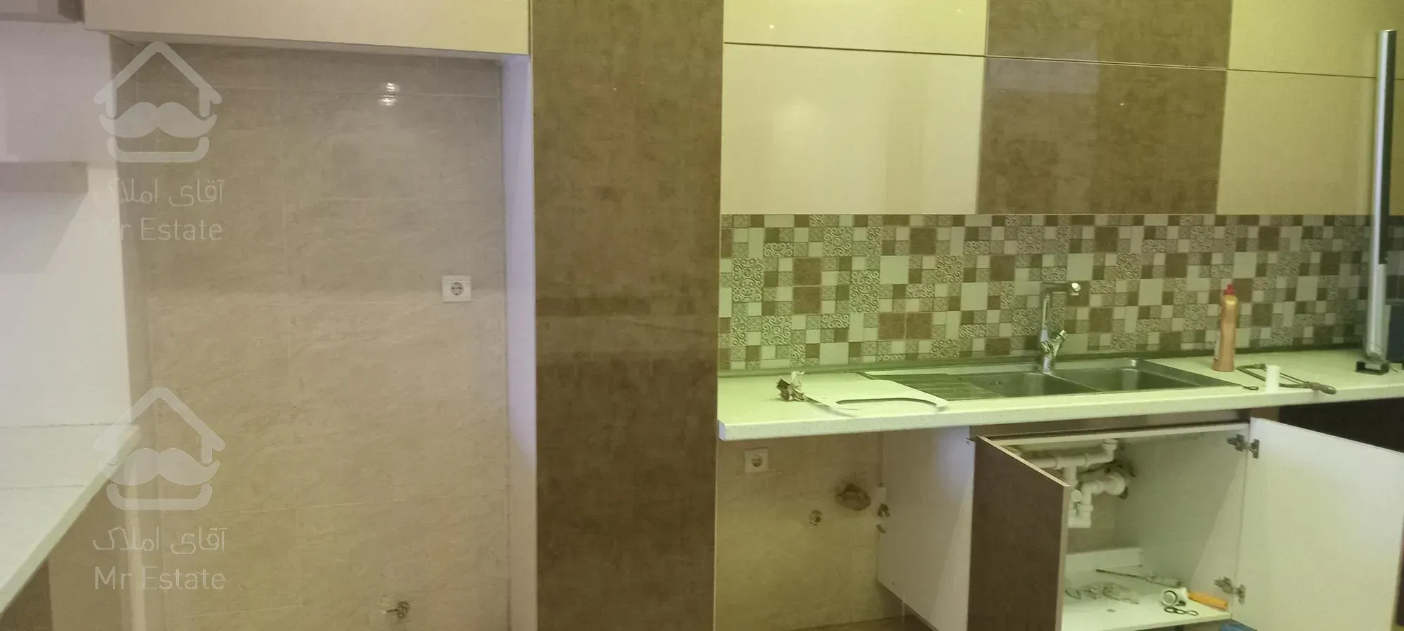 ۲۴۰ متر /۳ خوابه/فوق مدرن/ دریاچه چیتگر