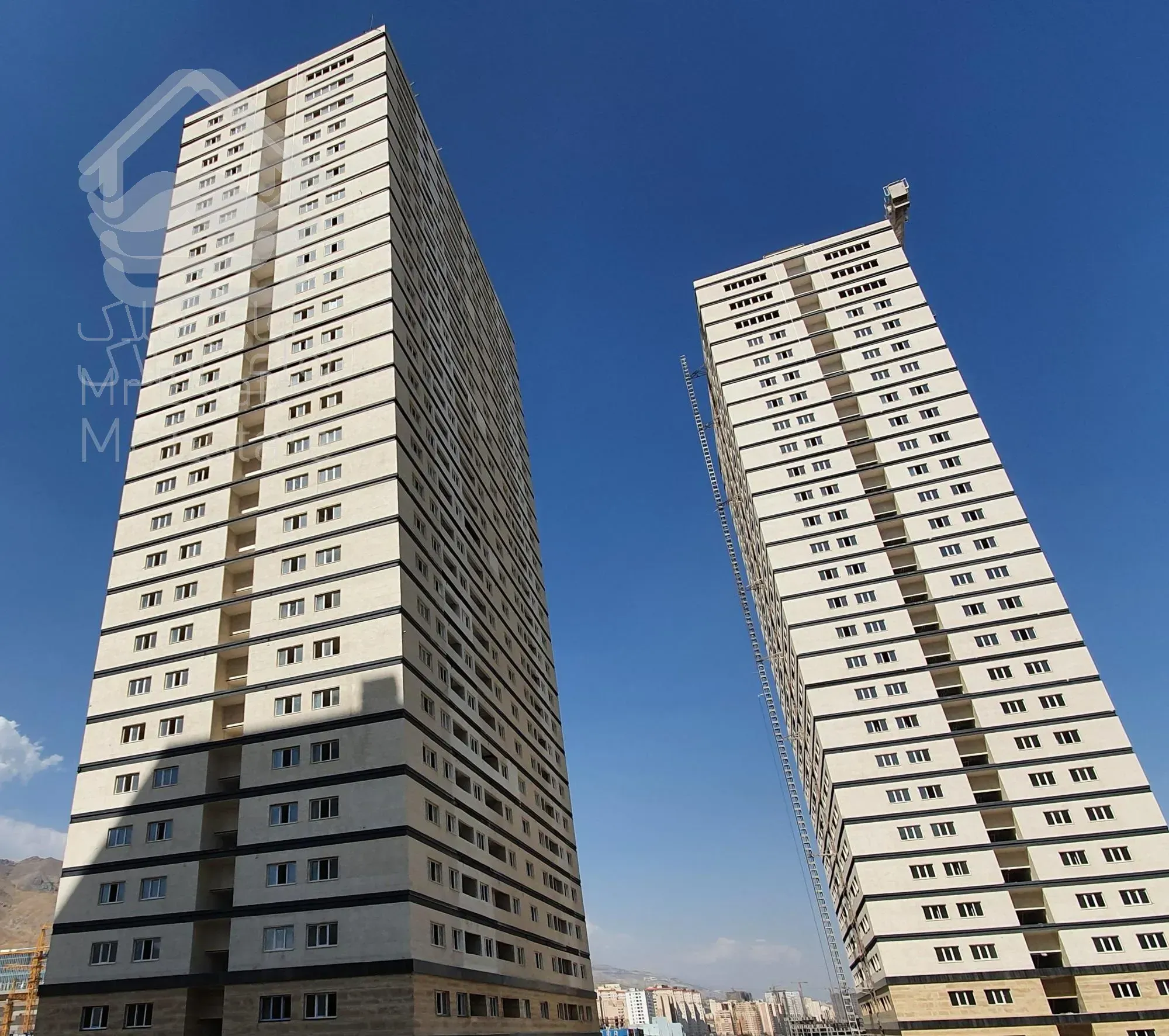 واحد ۱۰۰ متری شیک.پیش فروش .با شرایط پرداخت عالی