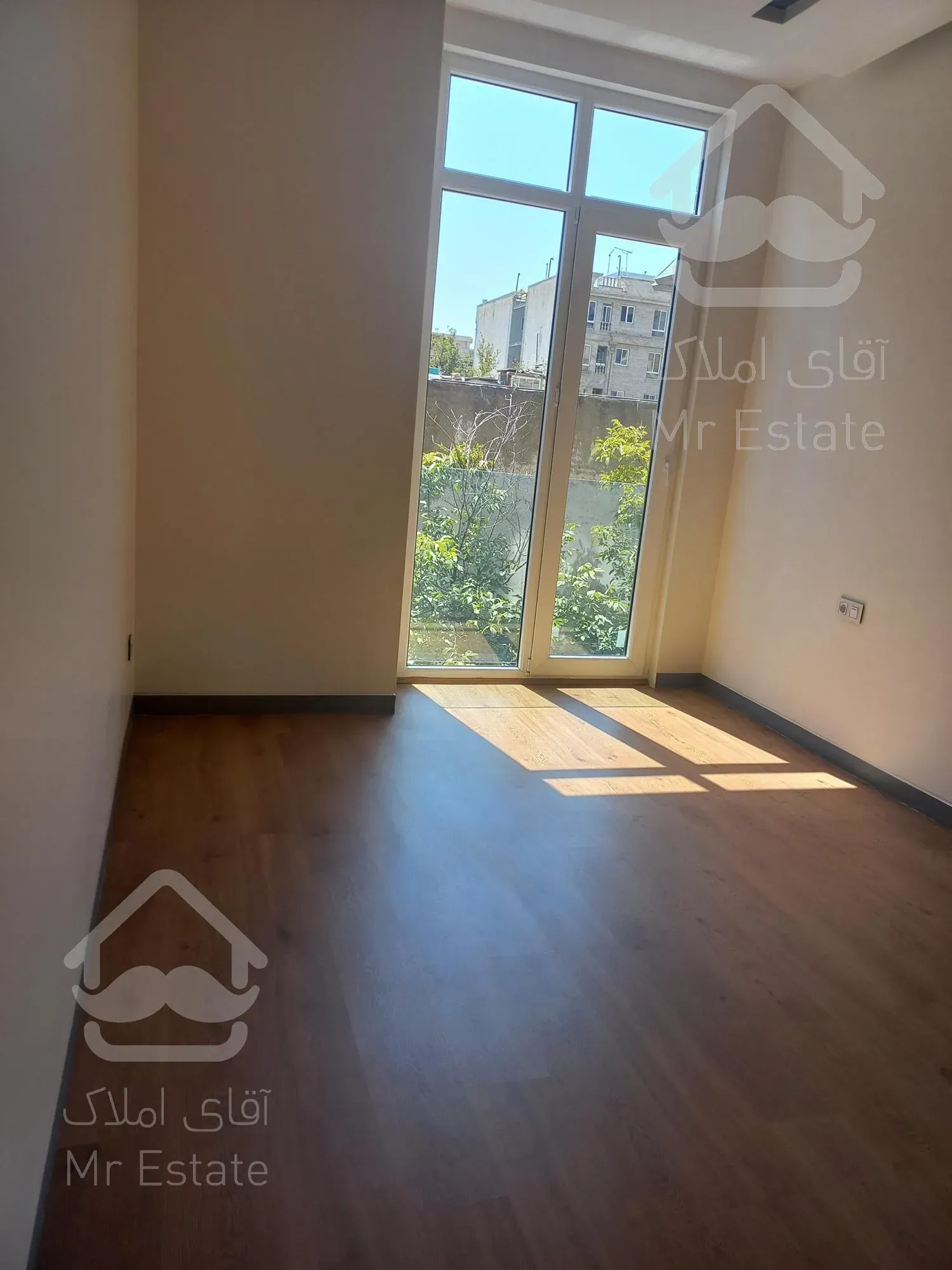 نوساز مدرن. دلیری . ۷۰ متری