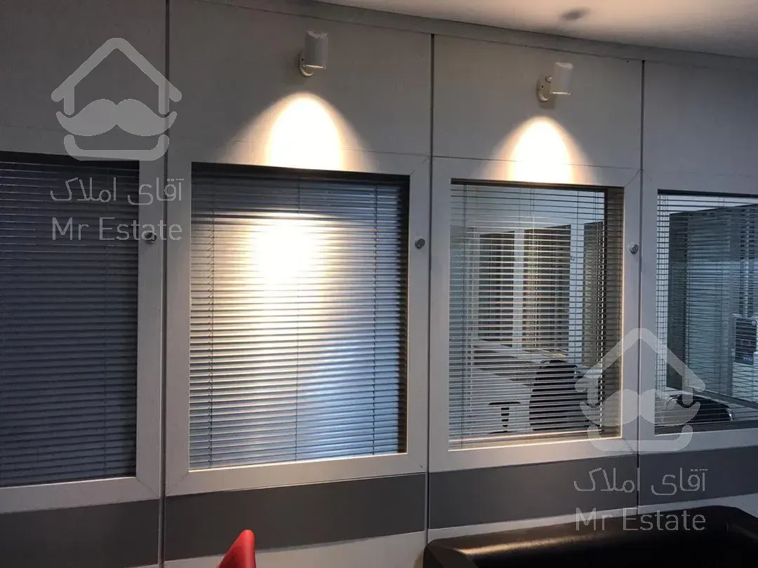 ۲۰۰ متر اداری  همکف۱۰۰ متر حیاط ونک