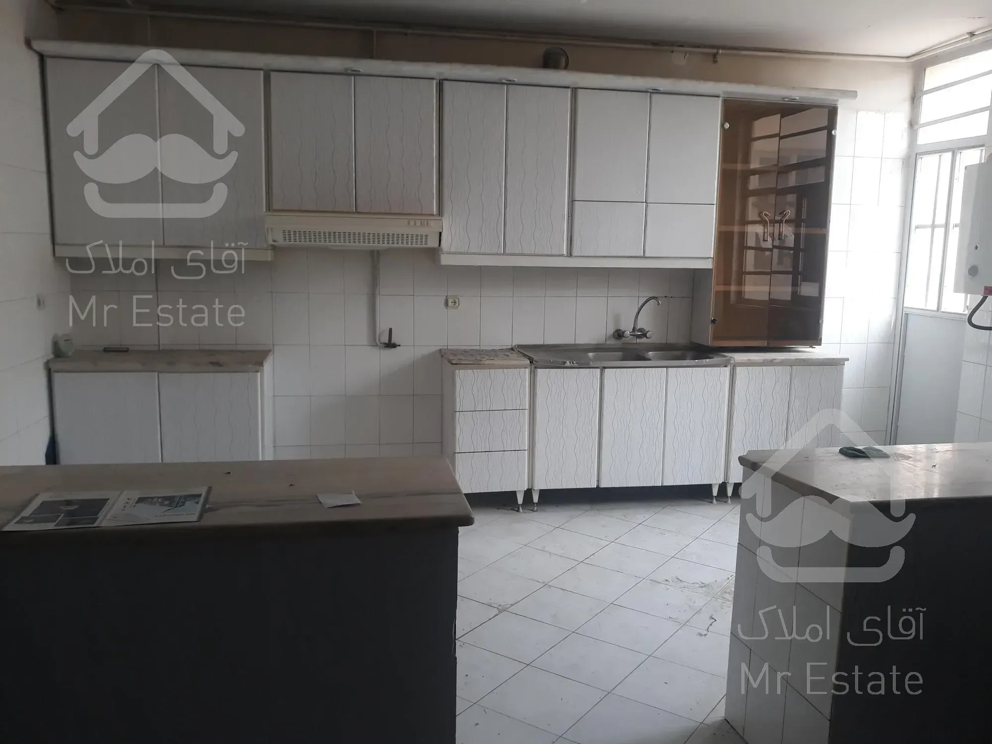 18۰متر۳خواب*موقعیت اداری*بین فلکه چهارم،پنجم