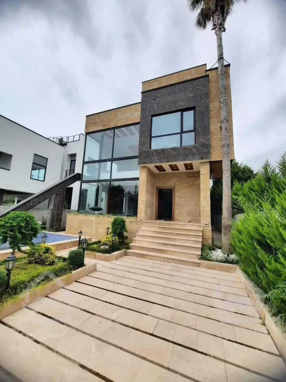 فروش ویلا در رویان سیاهرودفروش ویلا در رویان استخر دار شهرکی سند دار کلید نخورده شیک