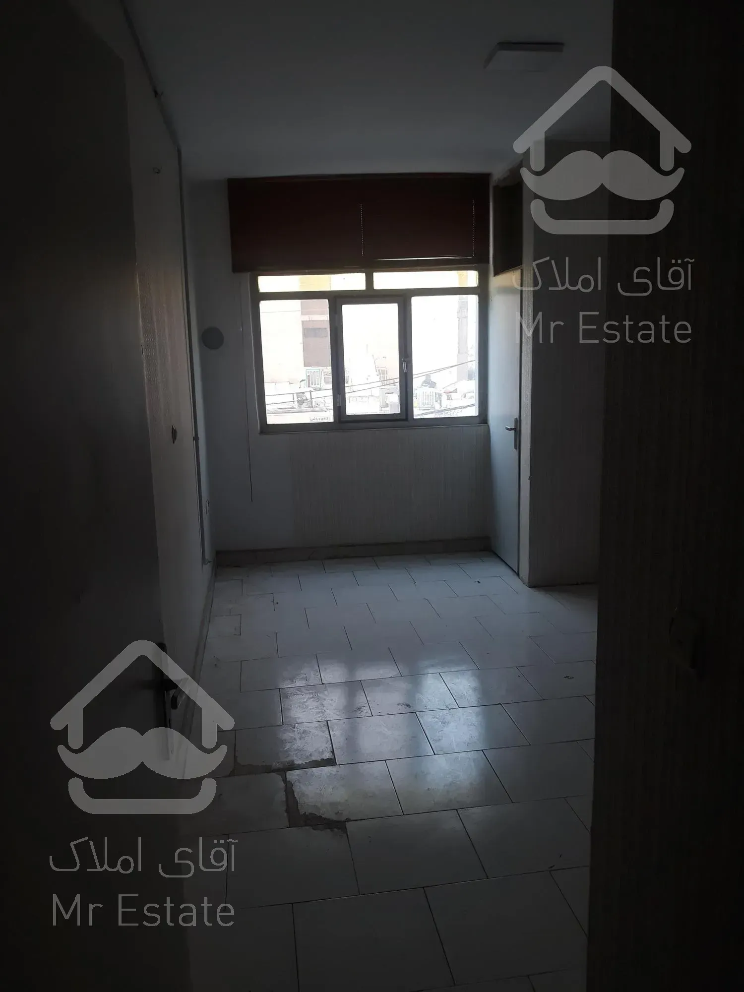 18۰متر۳خواب*موقعیت اداری*بین فلکه چهارم،پنجم