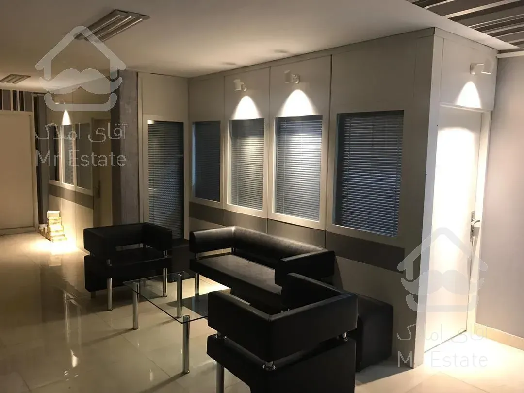 ۲۰۰ متر اداری  همکف۱۰۰ متر حیاط ونک