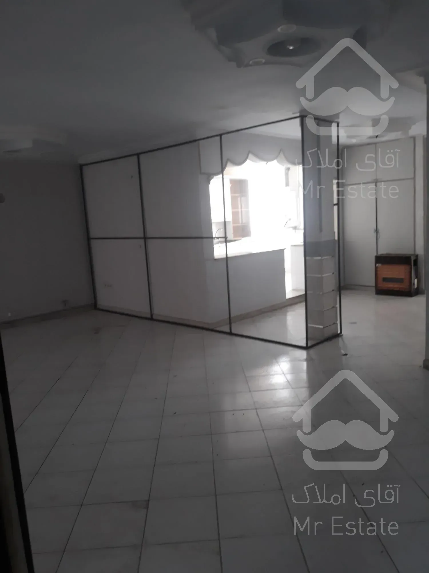 18۰متر۳خواب*موقعیت اداری*بین فلکه چهارم،پنجم