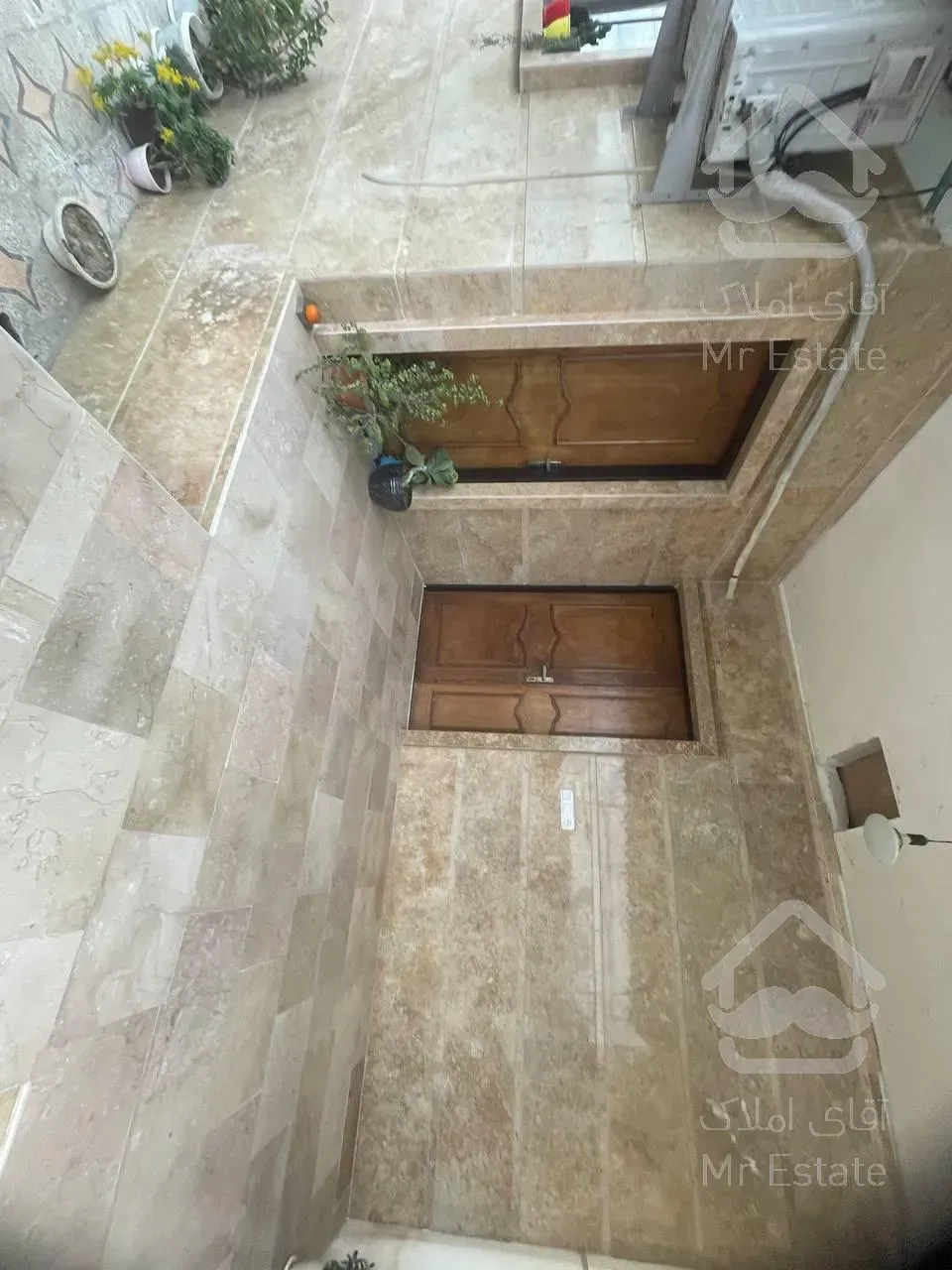 ویلا فلت ۳۰۰متری/بازسازی شده/مدارک قابل استعلام