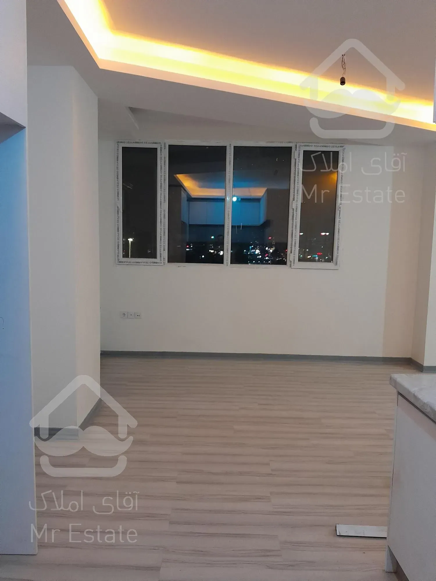 ۷۲ متر، دکور و دیزاین، فول امکانات، دسترسی بی‌نظیر به مترو و اتوبان