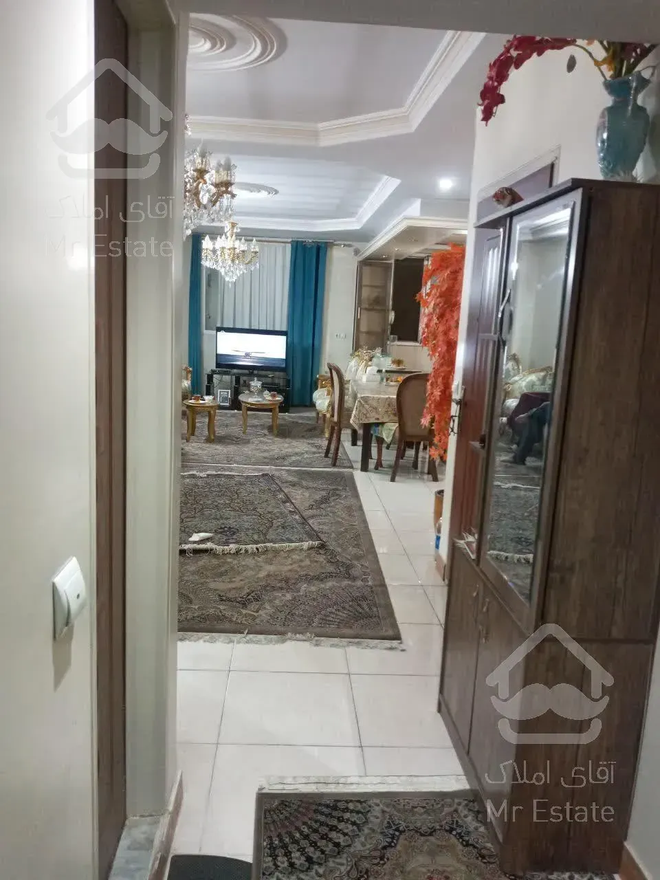 ۹۳ متر دو خواب دارای پارکینگ