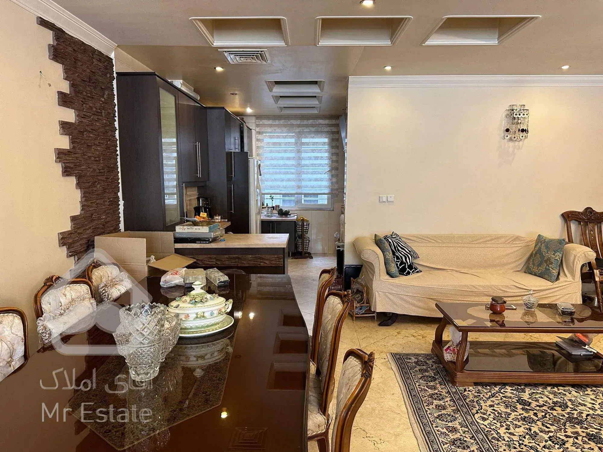 فروش آپارتمان ۱۱۷ متری بالای میدان کاج