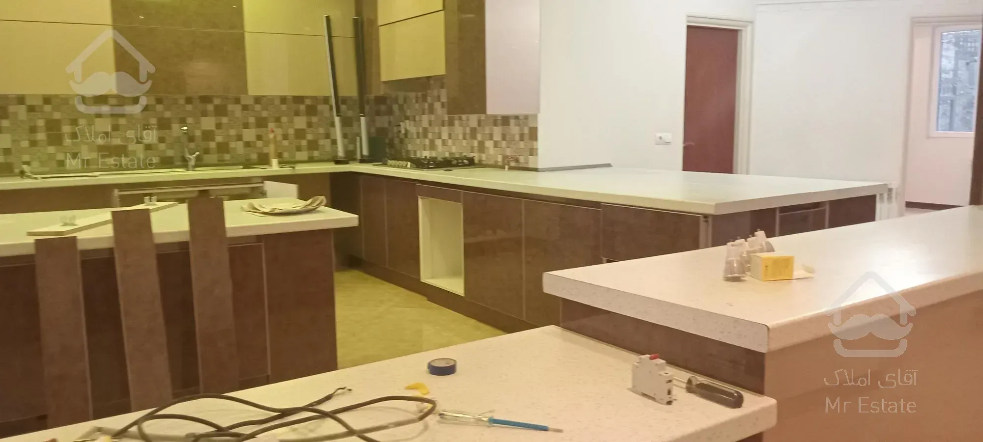 ۲۴۰ متر /۳ خوابه/فوق مدرن/ دریاچه چیتگر