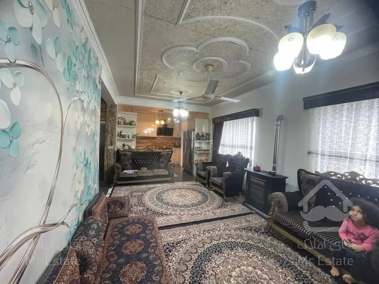 ویلا فلت ۳۰۰متری/بازسازی شده/مدارک قابل استعلام