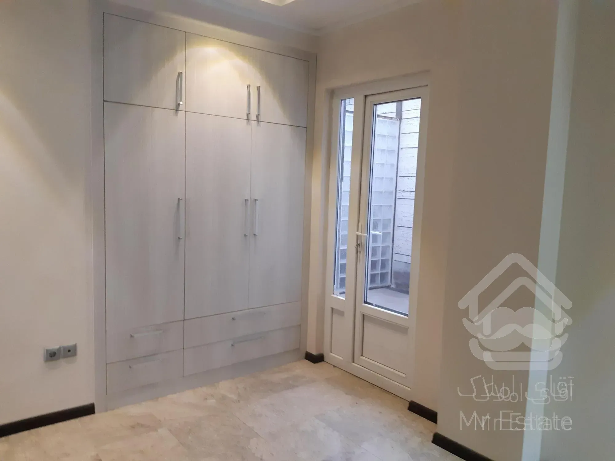 شهرک غرب 170متر (2نبش نور،2پارکینگ)