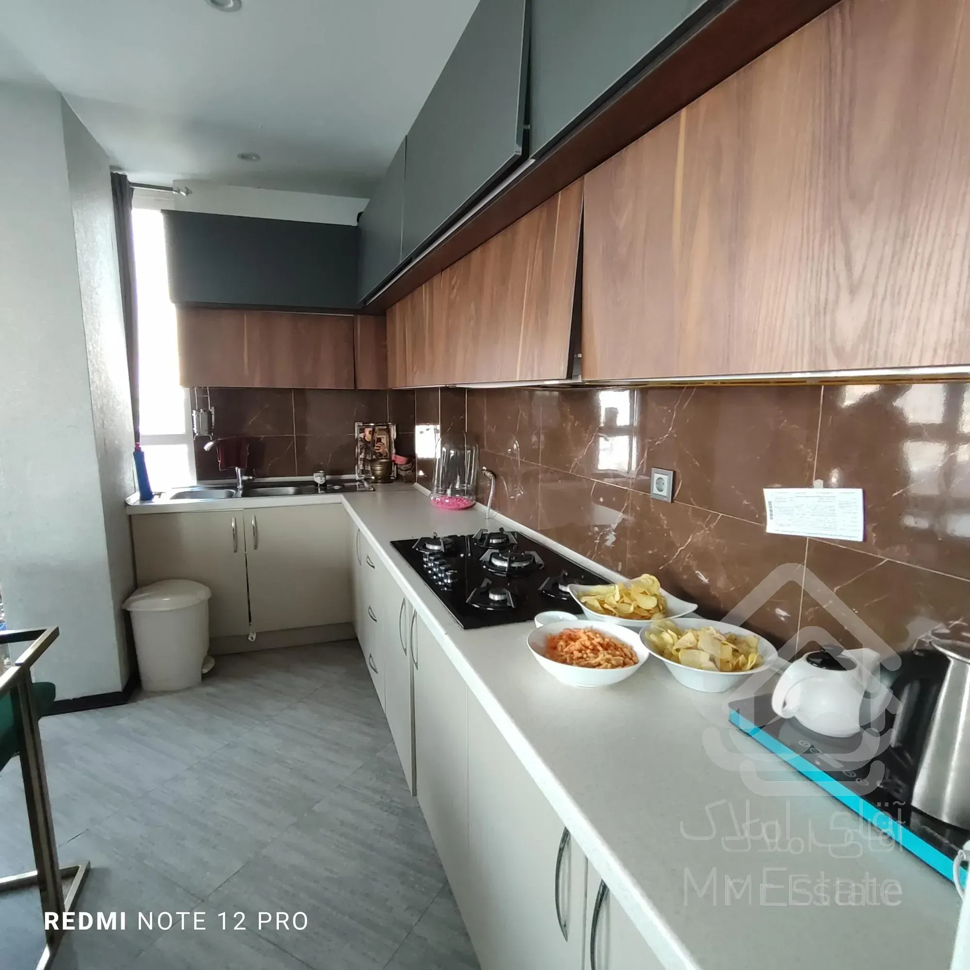 شهرک غرب ۱۳۰متر/۳خواب/۳ساله/کم واحد