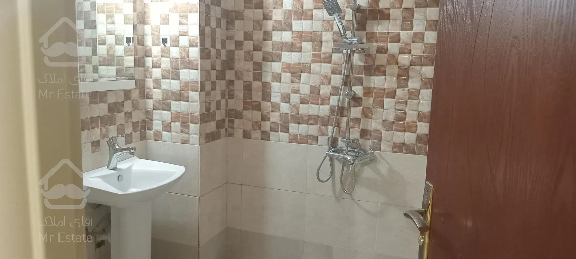 ۲۴۰ متر /۳ خوابه/فوق مدرن/ دریاچه چیتگر