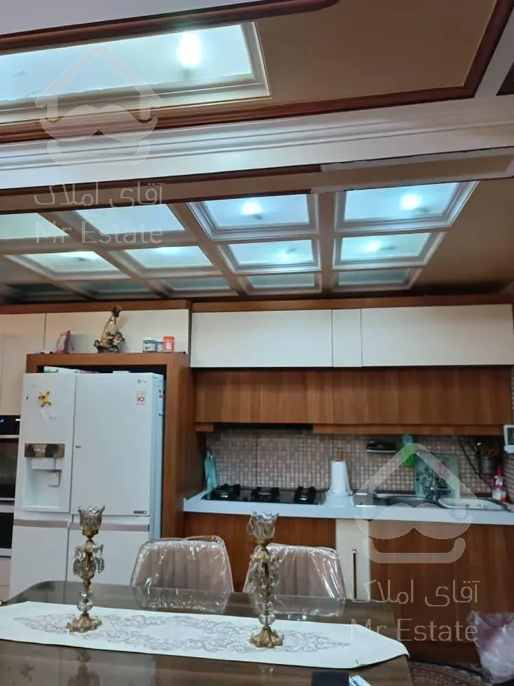 پادادشرقی/۱۳۰متر۳خواب/فول امکانات