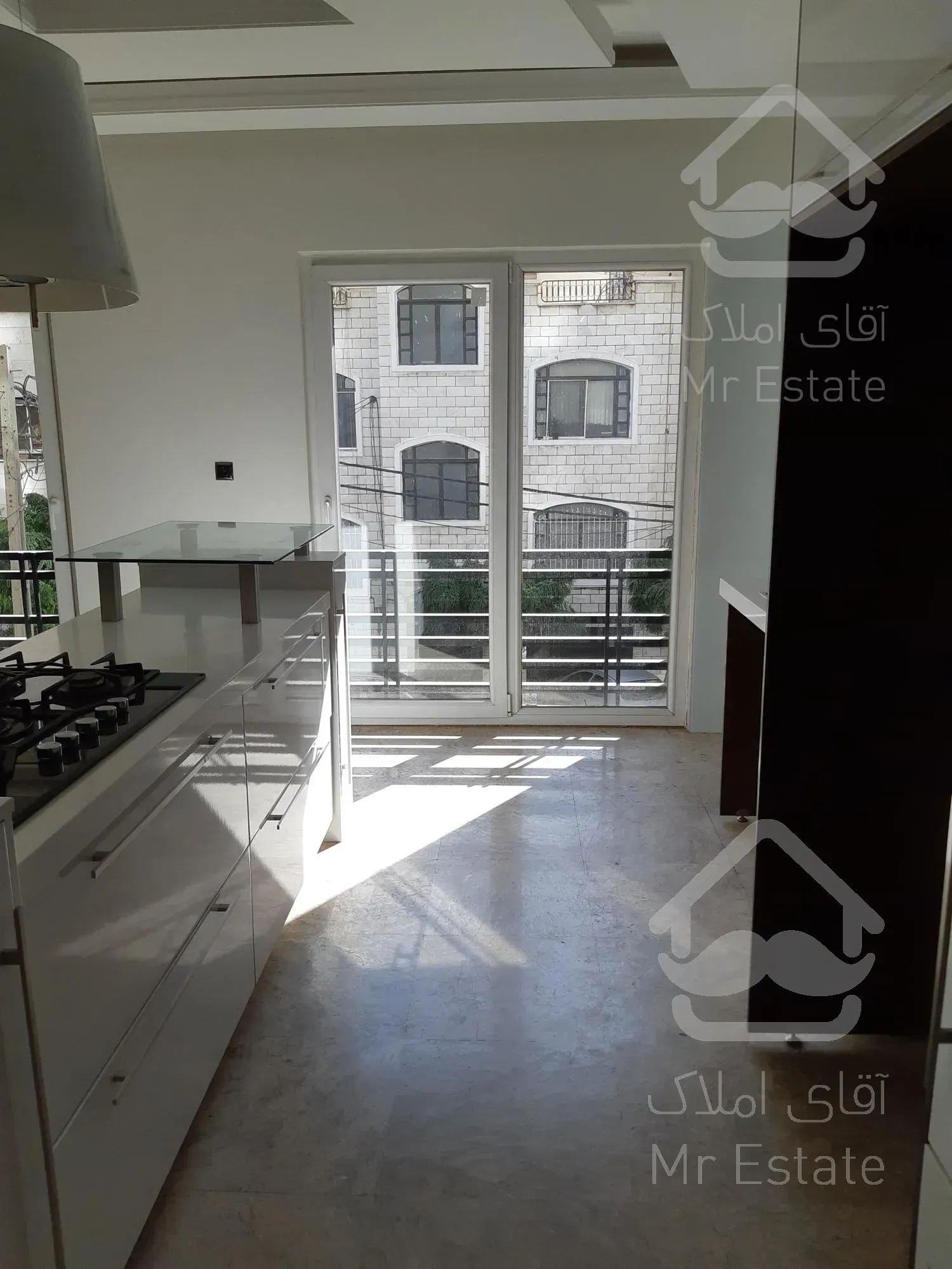 شهرک غرب 170متر (2نبش نور،2پارکینگ)