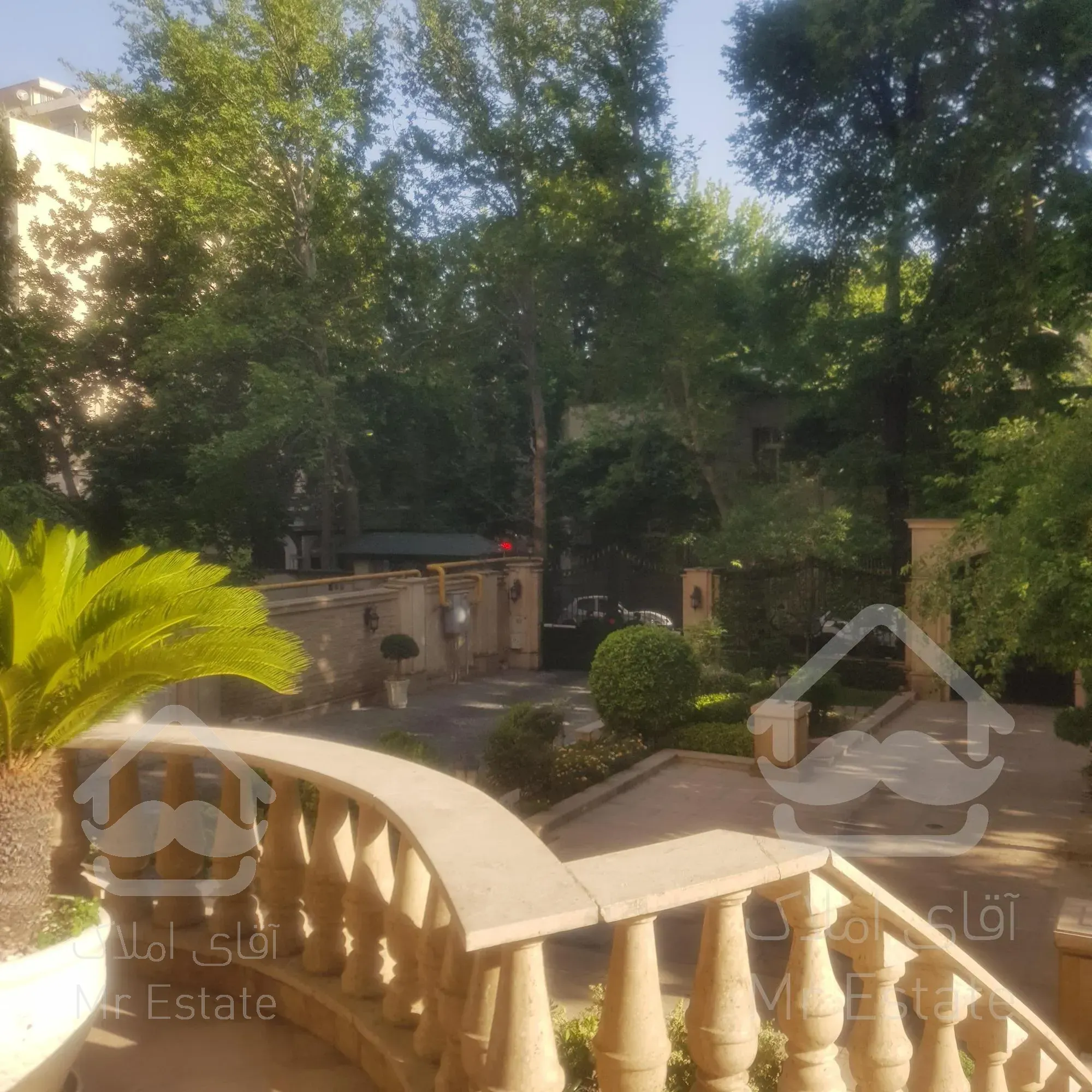 ویلایی تریبلکس ۶۸۰متری دو کله نیاوران