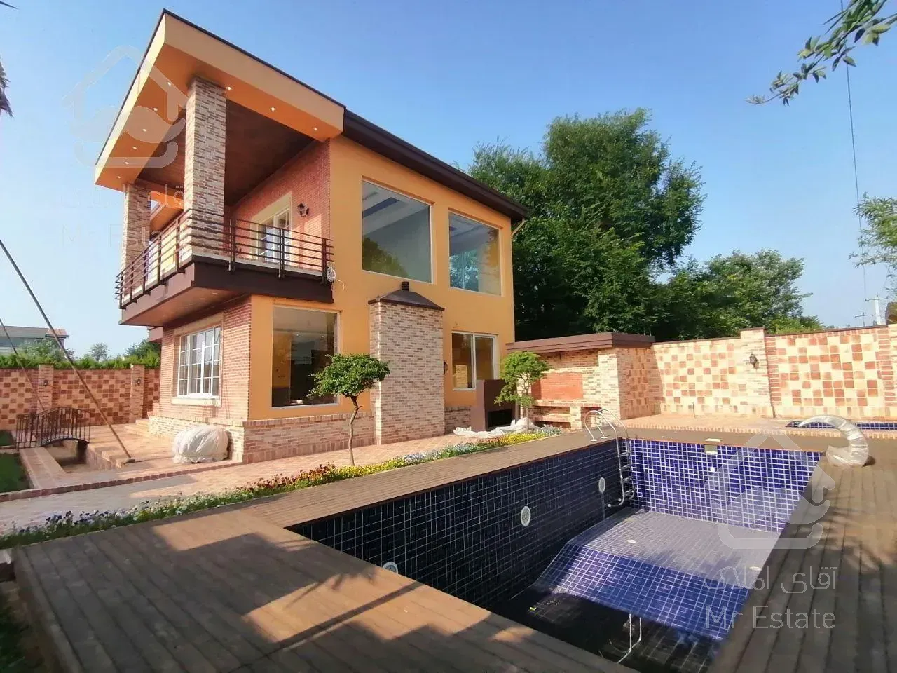 ویلا آجری سبک خاص استخردار