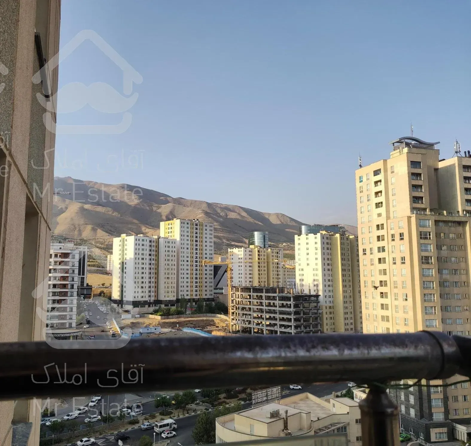 رهن و اجاره آپارتمان 103 متری دریاچه چیتگر دارای نقشه مهندسی و ویوی کوه شیک و لاکچری