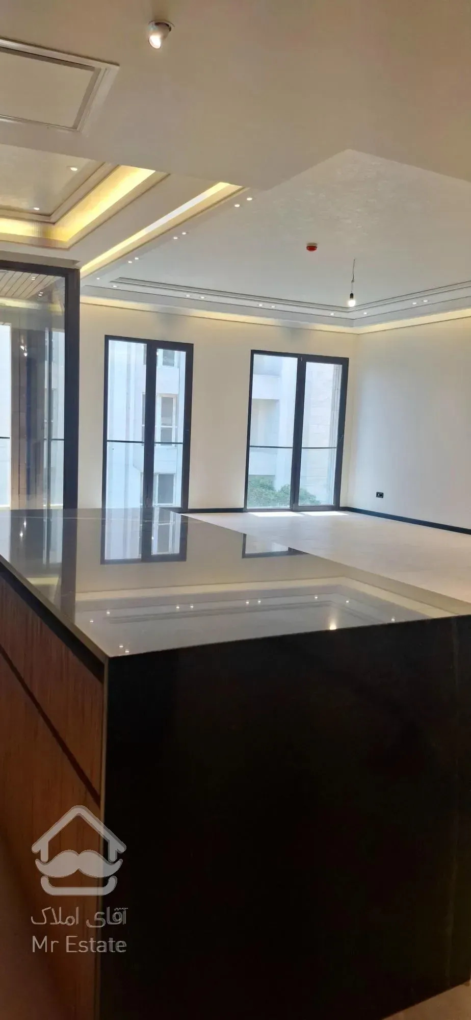 ۱۸۰متر نوساز مدرن کامرانیه فول مشاعات ۲پارکینگ