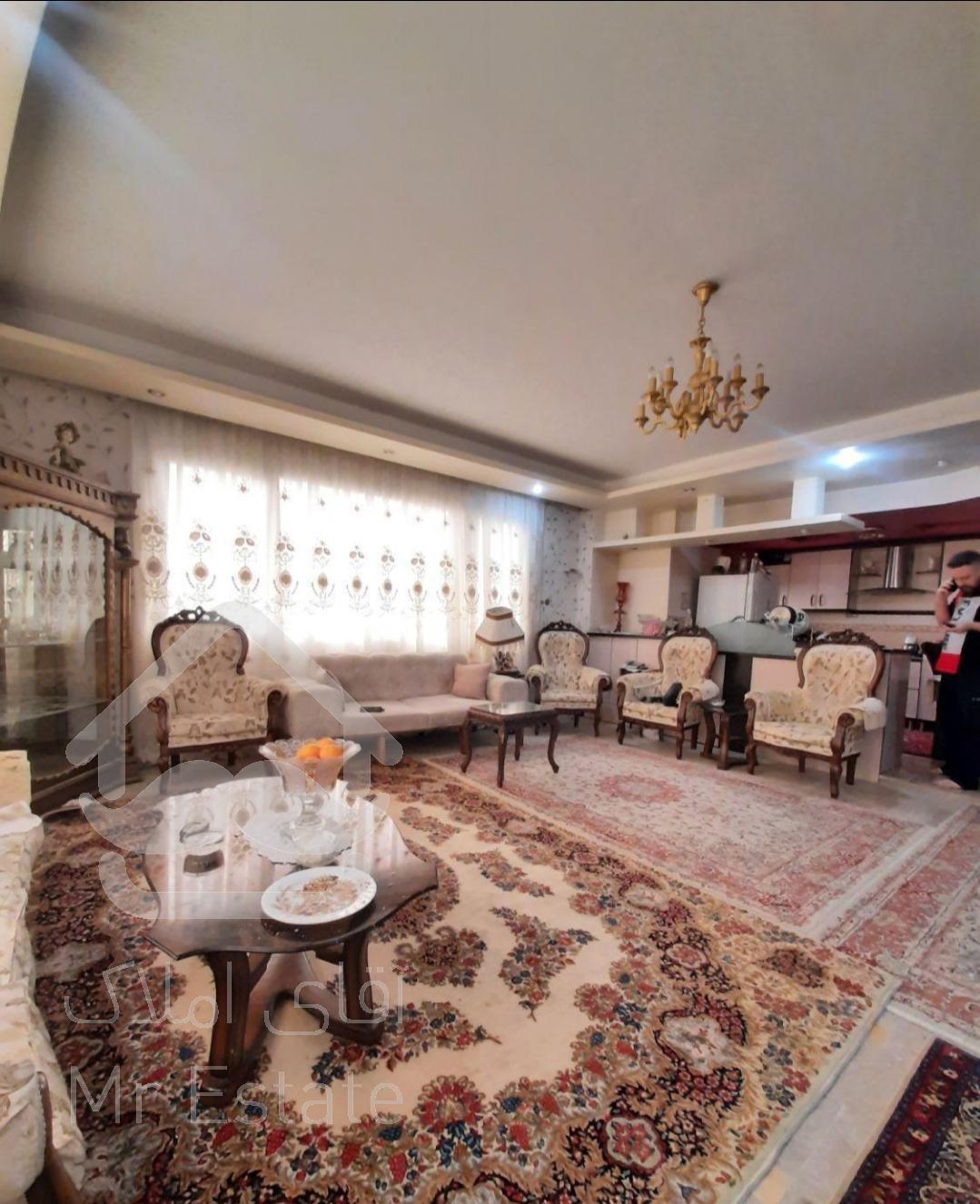 فروش اپارتمان ۸۲ متری دو خوابه در چهارباغ