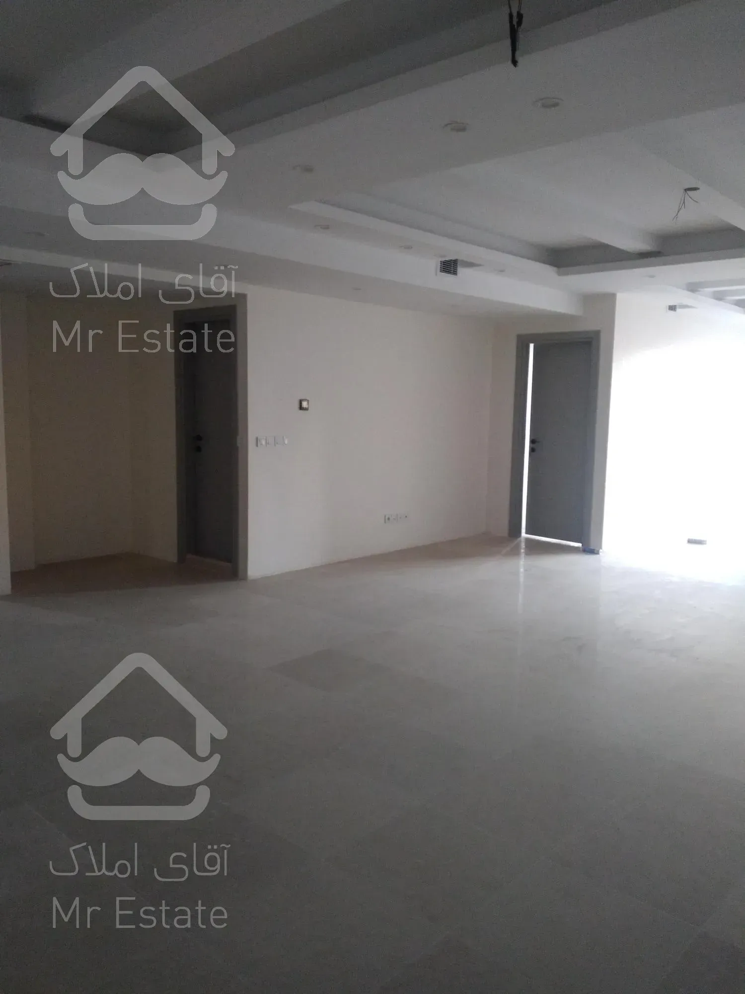 ۹۰ متر سند اداری میدان ونک