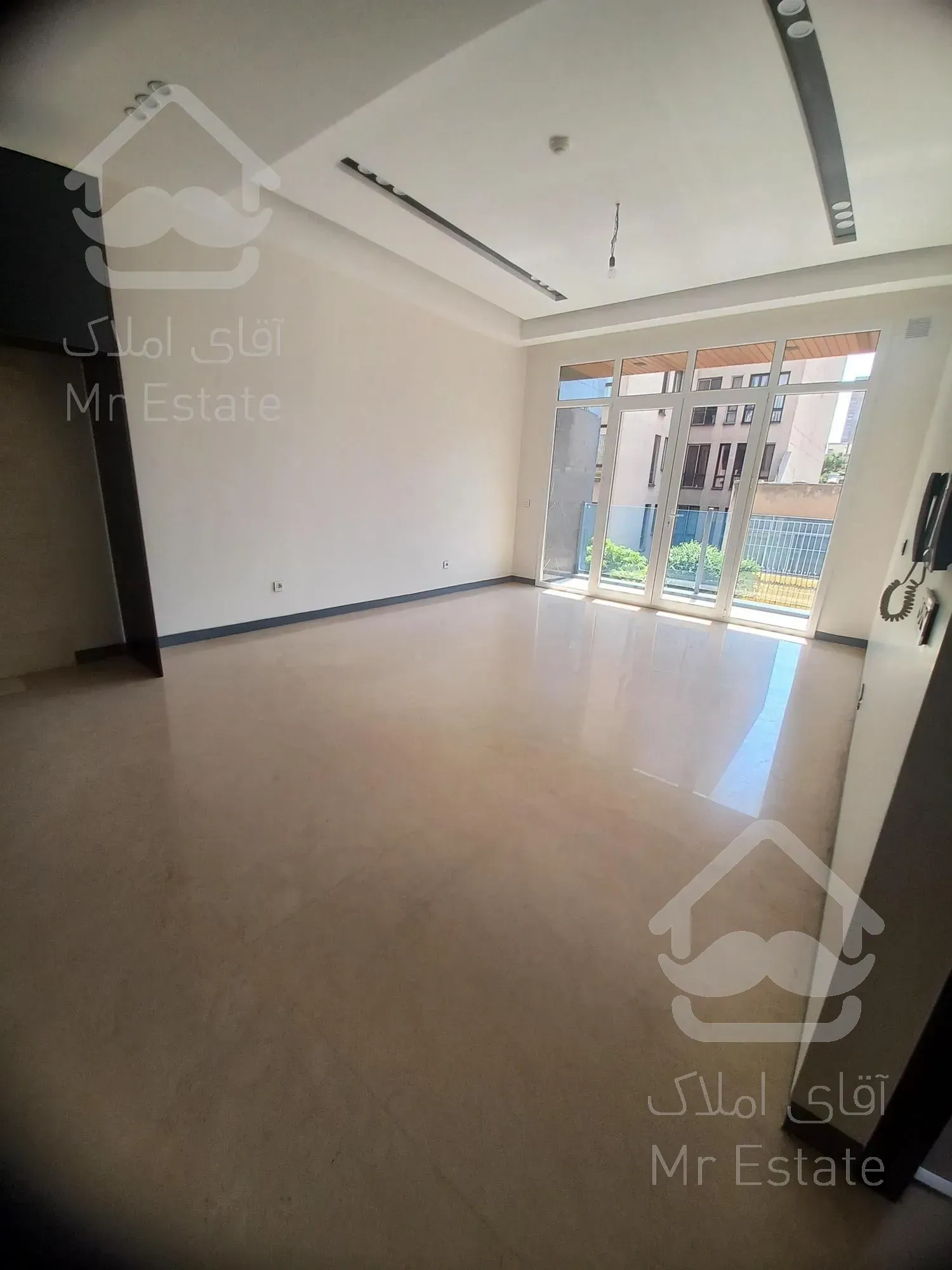 نوساز مدرن. دلیری . ۷۰ متری