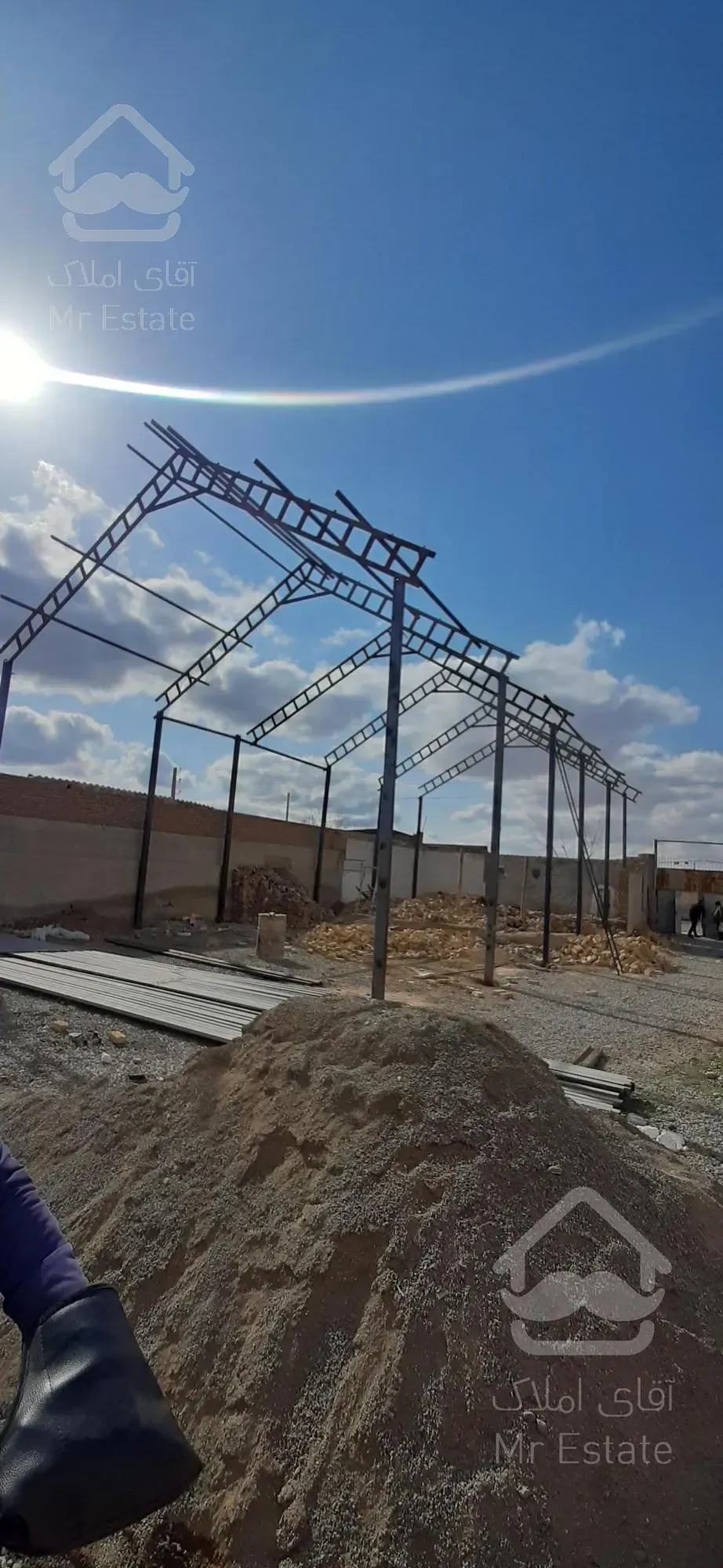 ملکی به مساحت ۸۵۰ متر با امکانات بفروش میرسد