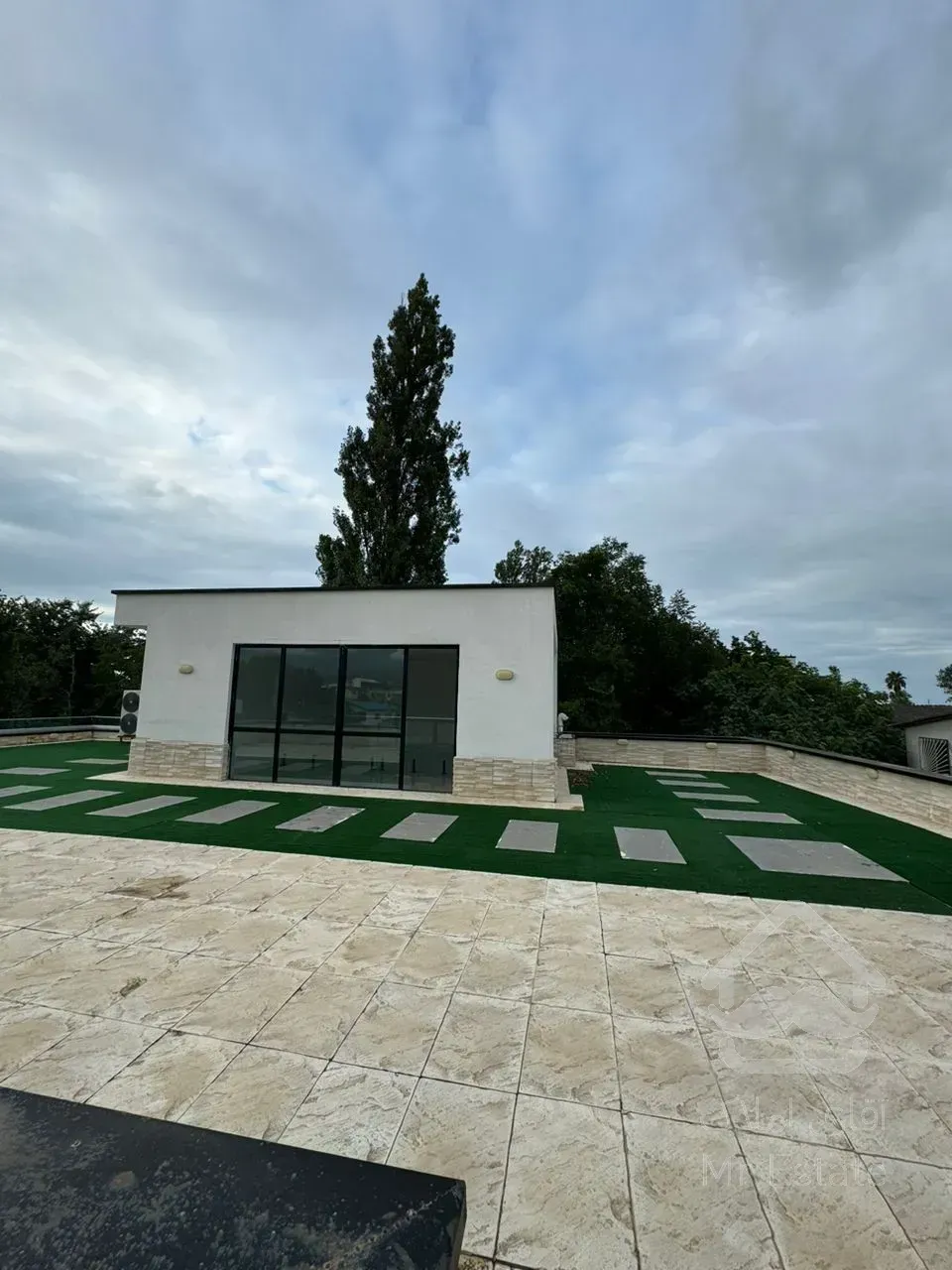 رهن و اجاره ویلا مدرن ۹۰۰متری لوکس استخردار رویان