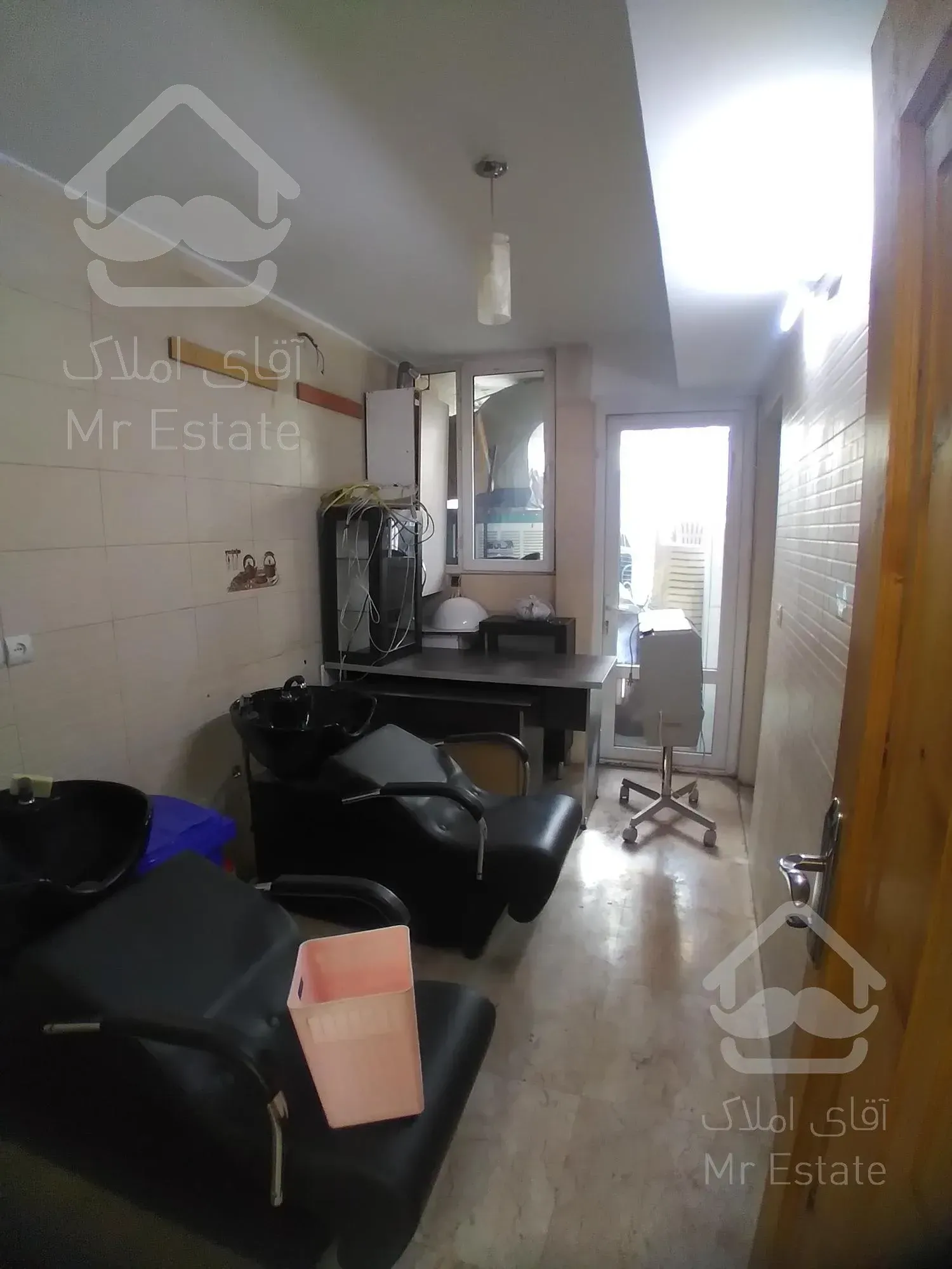 ۱۲۰ متر جردن. موقعیت اداری