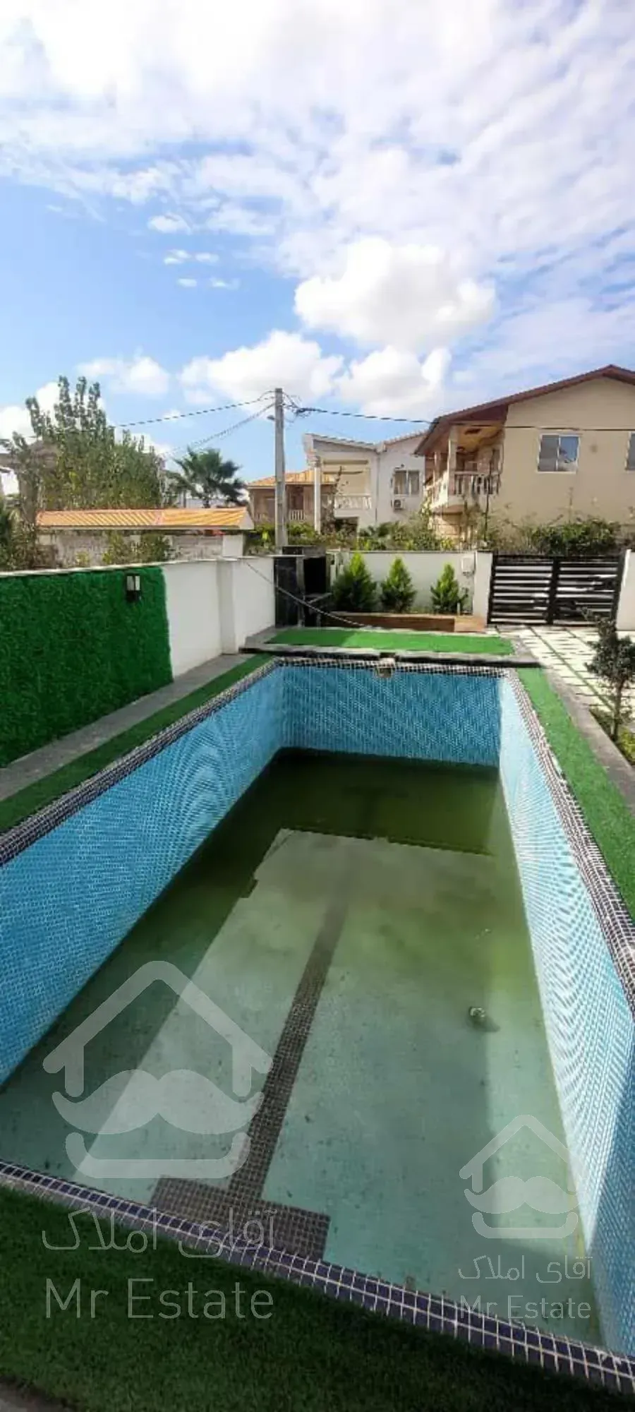 ویلا تریبلکس مدرن استخردار با تمامی امکانات در منطقه ای دنج