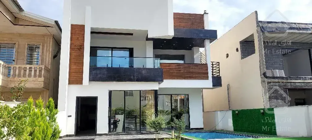 ویلا تریبلکس مدرن استخردار با تمامی امکانات در منطقه ای دنج