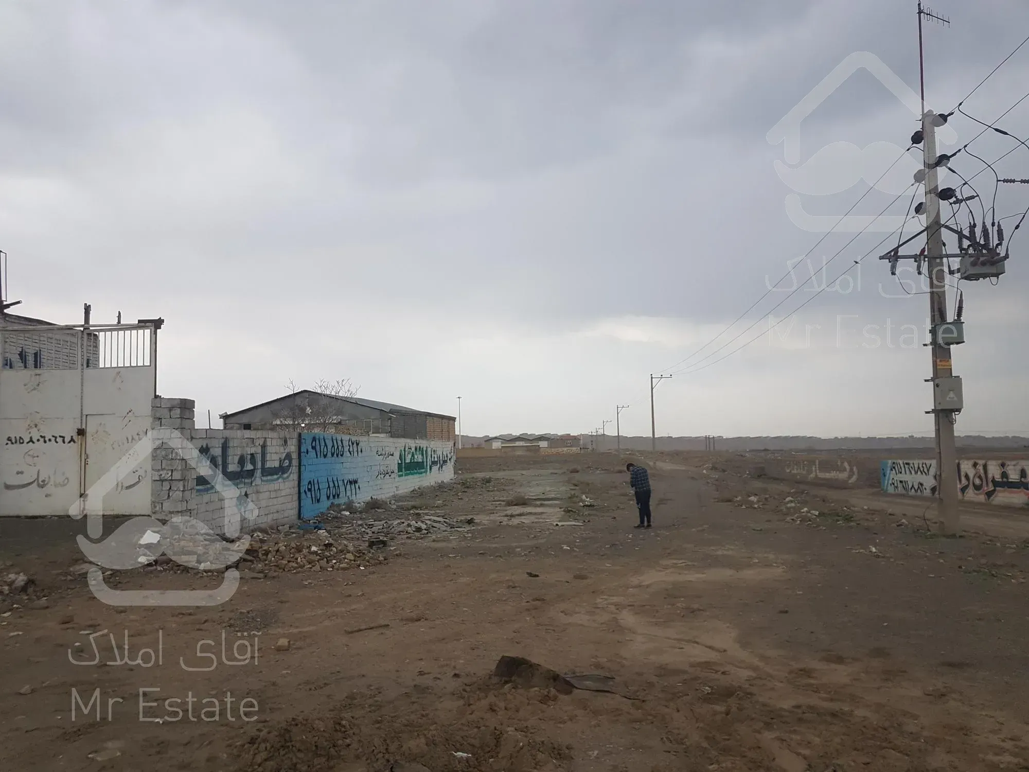 ۱۹۶۸ متر زمین حاشیه، سر دونبش