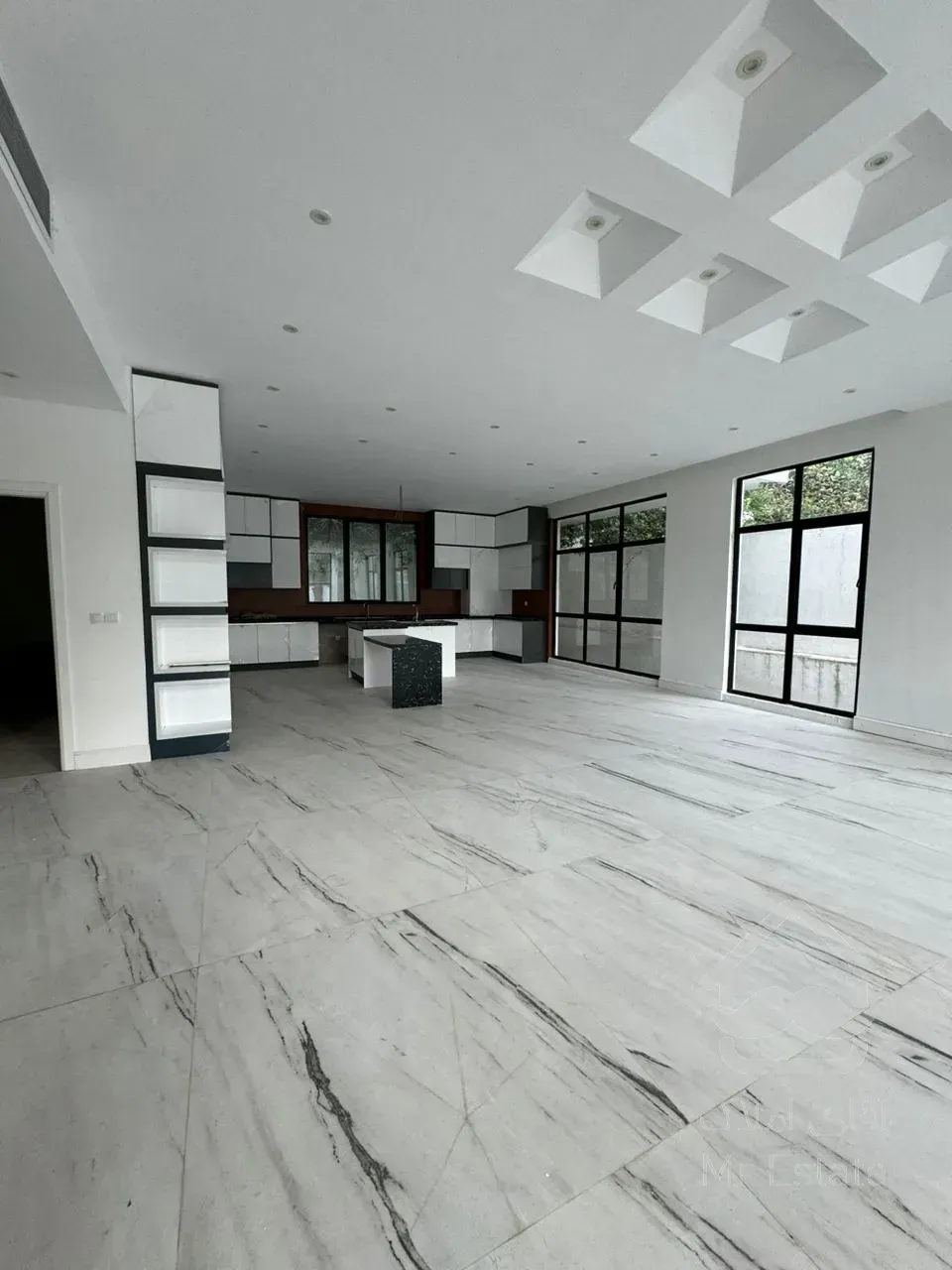 رهن و اجاره ویلا مدرن ۹۰۰متری لوکس استخردار رویان