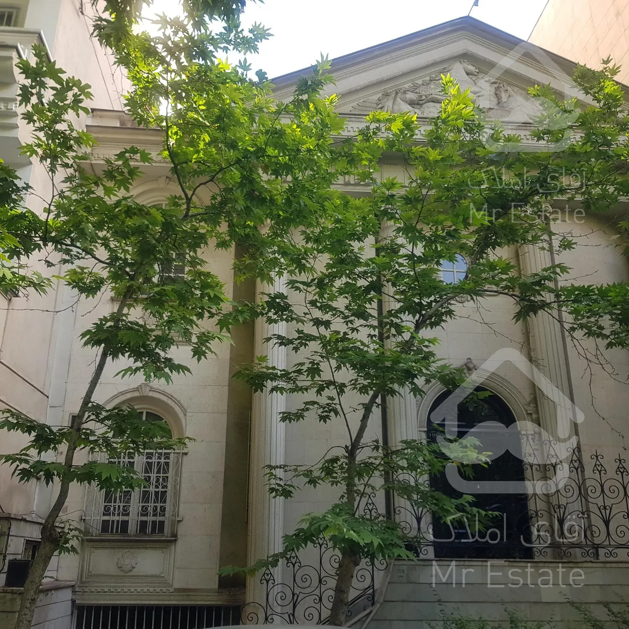 فروش ویلایی کلنگی دو کله خاص ۶۹۰متری نیاوران