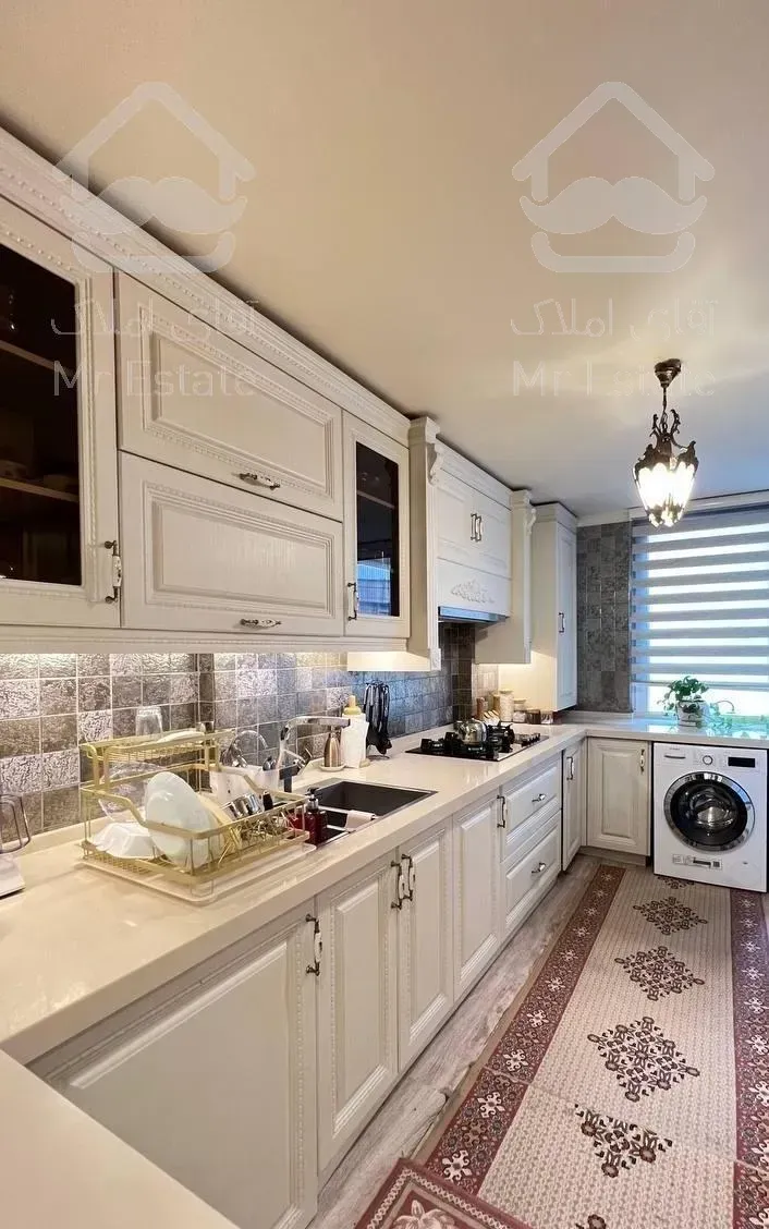 ۱۱۰متر  *  برج نشین  *  ویو ابدی  *  فول امکانات