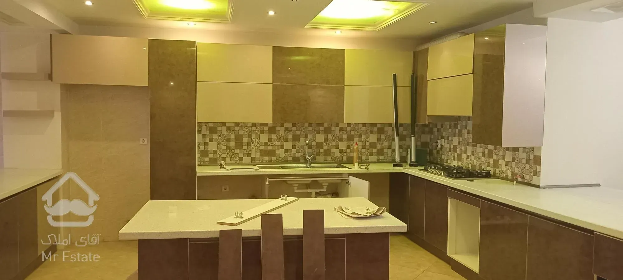 ۲۴۰ متر /۳ خوابه/فوق مدرن/ دریاچه چیتگر