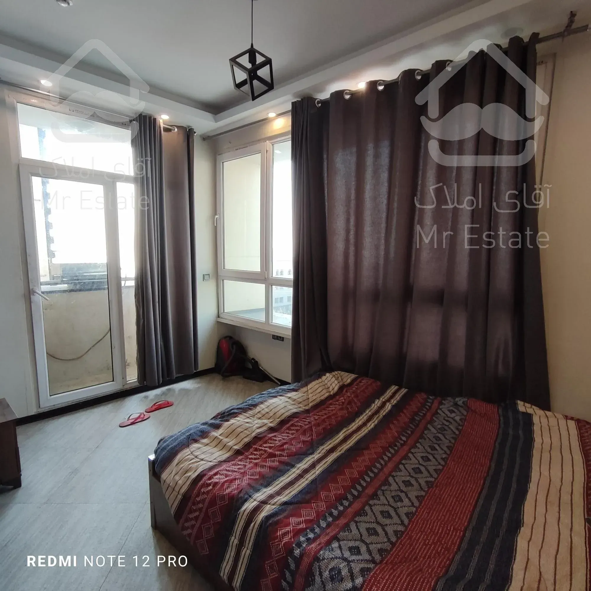 شهرک غرب ۱۳۰متر/۳خواب/۳ساله/کم واحد