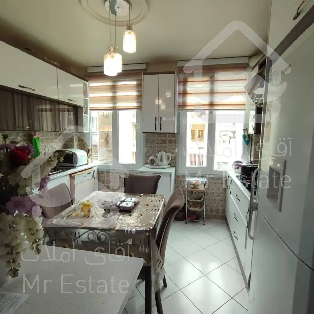 ۷۰ متر/دو خواب/بالا همکف/پارکینگ سندی