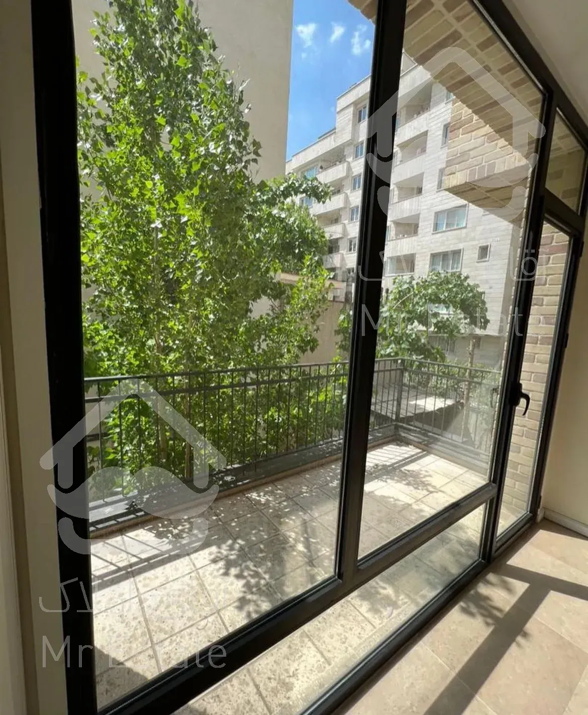 اجاره ۲۳۰ متر تکواحدی مدرن ۲پارکینگ سالن غرق نور