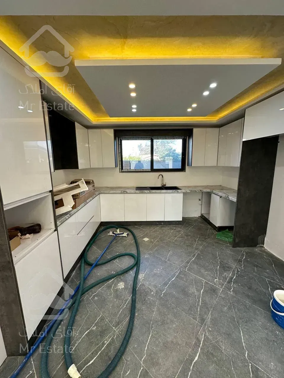 ویلا باغ فلت۳۱۰متری استخرداخلی خاص ولاکچری