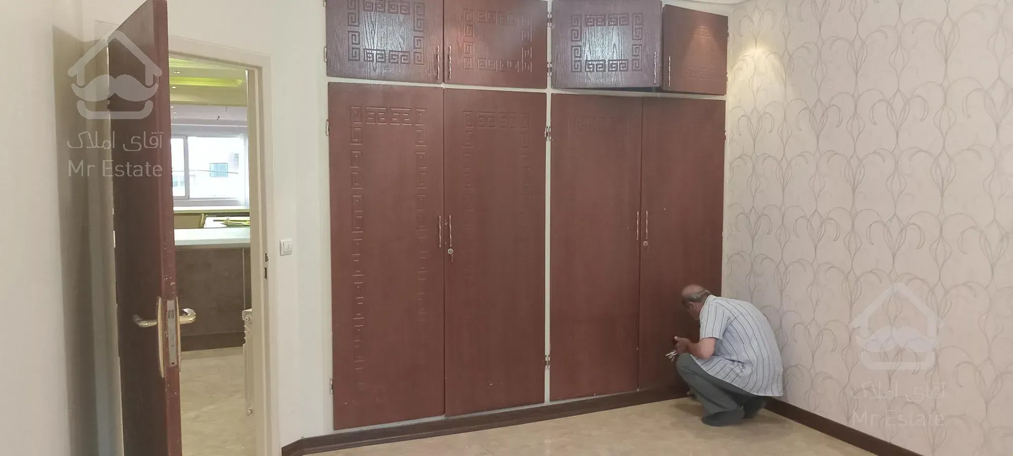 ۲۴۰ متر /۳ خوابه/فوق مدرن/ دریاچه چیتگر