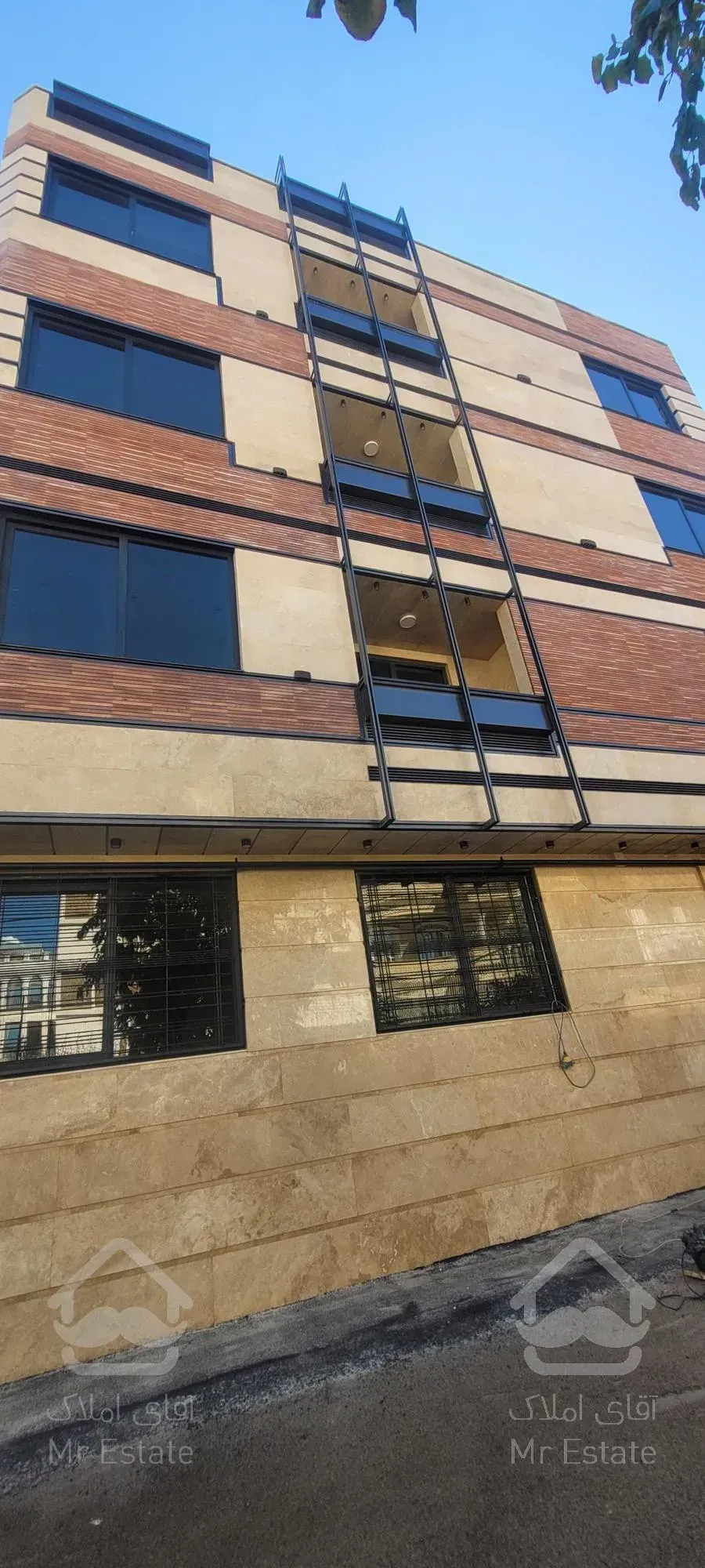 فروش دو خواب ۱۲۵ متری قدوسی غربی/علیرضایی غربی