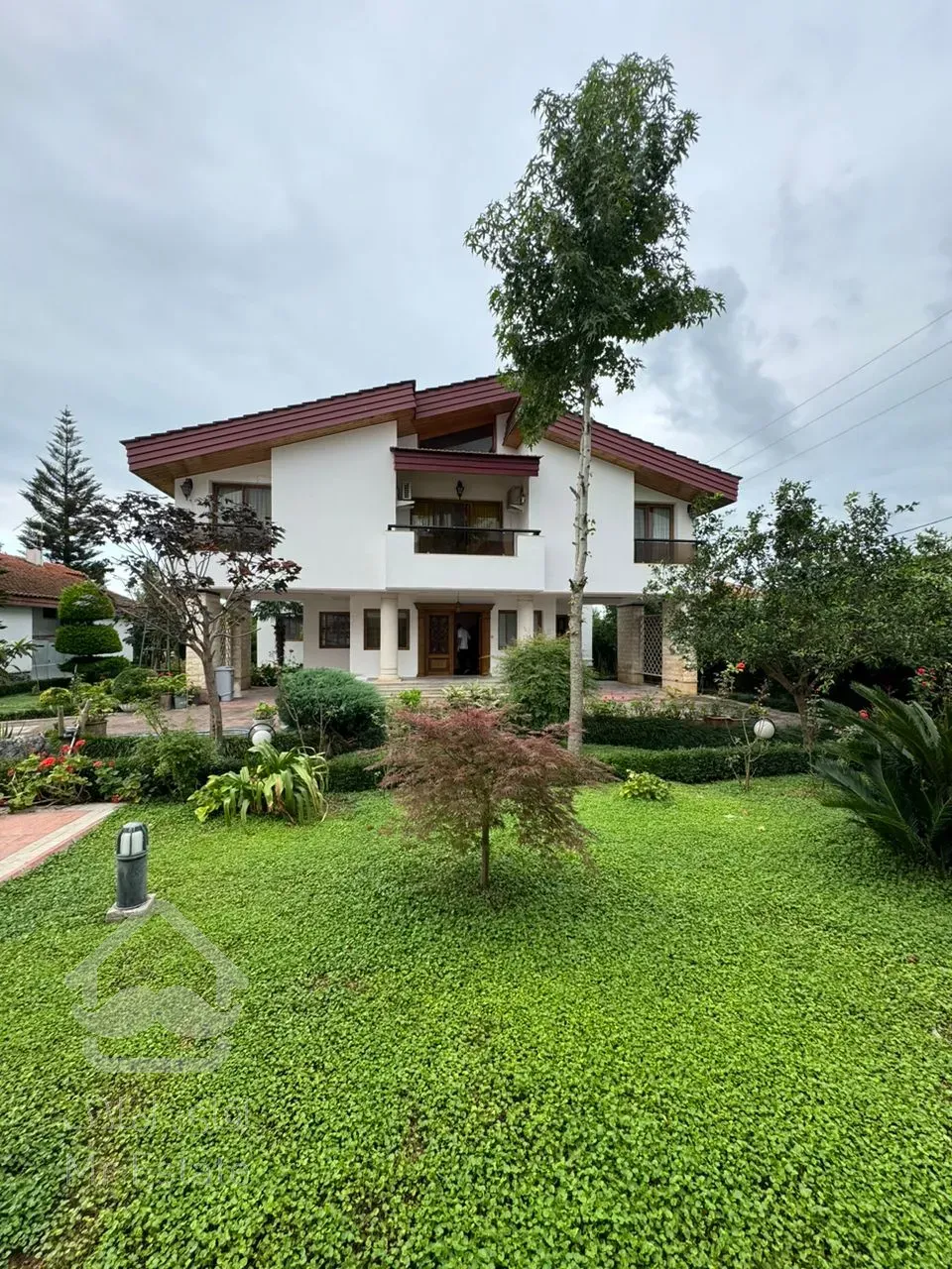 رهن و اجاره ویلا شهرک برند منطقه ۹۰۰متری وازیوار لوکس