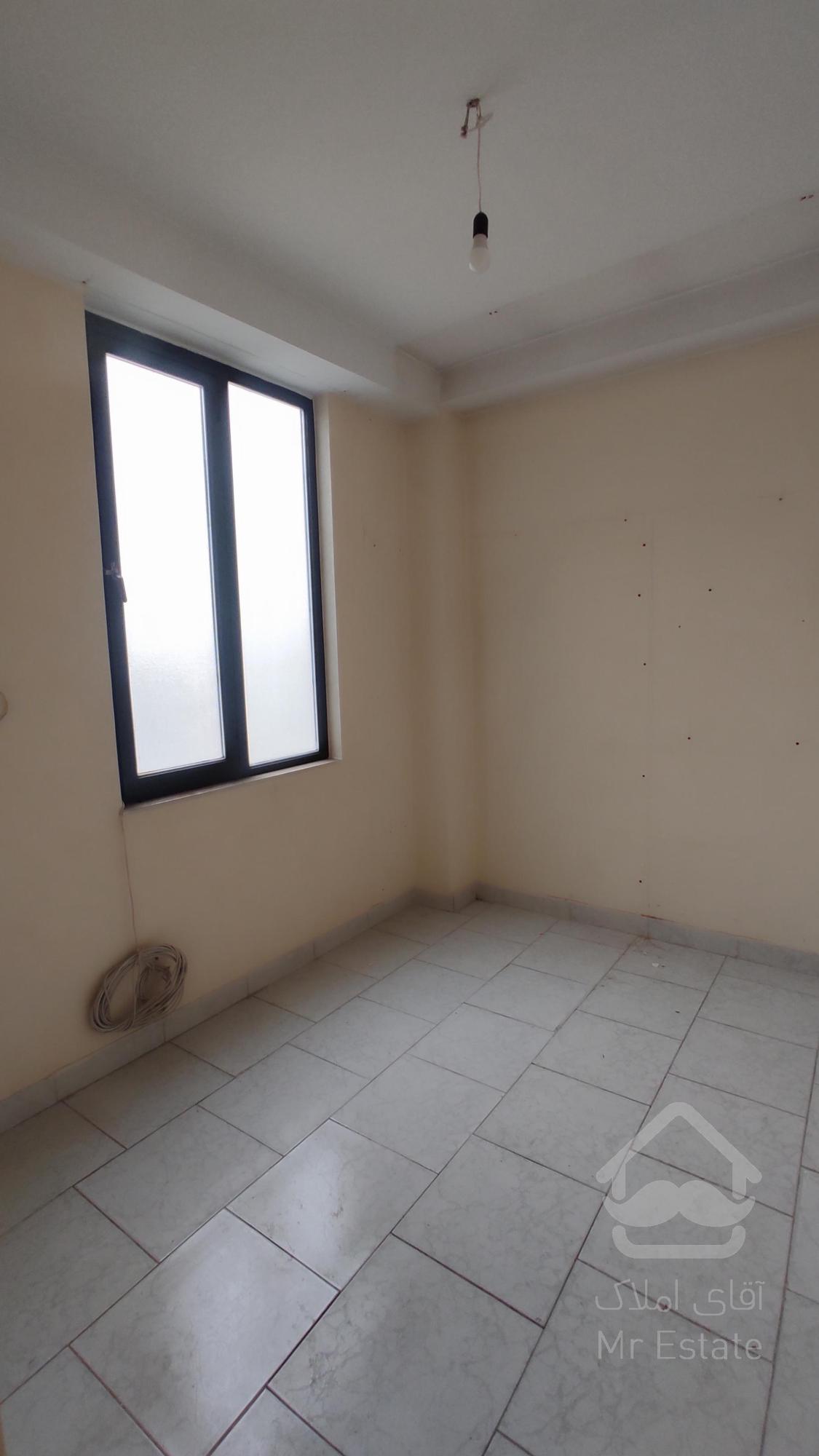 ۷۲متر/۱۳ساله تک واحدی با پارکینگ